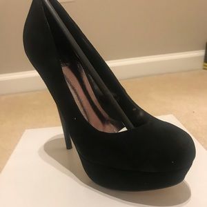 Bakers Shoes - Brand new never worn 6.5 4 inch black heels Bakers Shoes - Brand new never worn 6.5 4 inch black heels